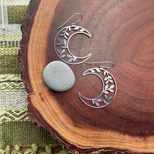 vine moon earrings, silver earrings, floral moon earrings, big moon earrings, crescent moon, silver, stainless earrings, moon jewelry