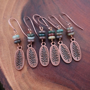 Pendientes de pino de cobre: joyería rústica de hoja perenne, ágata india