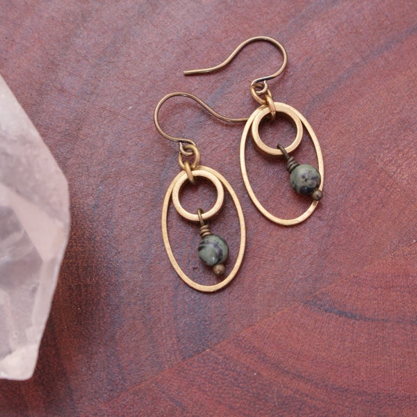 brass oval jasper earrings // green jasper earrings // minimalist earrings // gemstone earrings // boho earrings // orbit (kambaba jasper)