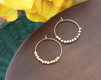 beaded hoop earrings // faceted bead hoops // sparkly hoops // golden brass earrings // gold earrings // everyday dainty jewelry