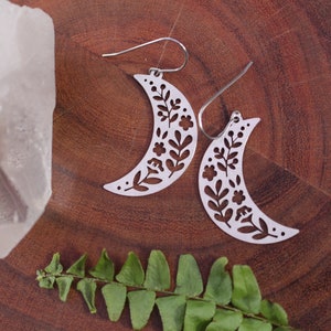 floral moon earrings // big moon earrings // moon phase, crescent moon, silver flower earrings // laser cut moon // vine moon earrings