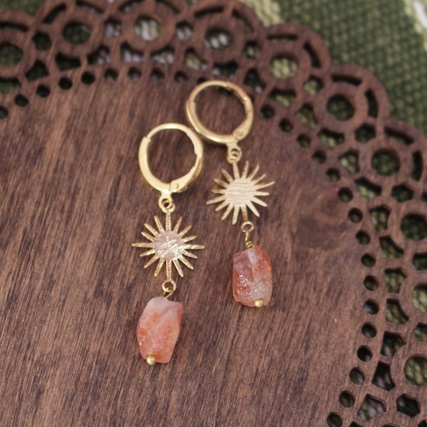 Sunstone Huggie Hoops // Stern Ohrringe // orange Ohrhänger // Sonnenstein Ohrhänger // Kristall Ohrringe // Boho Luxus // Boho Ohrringe