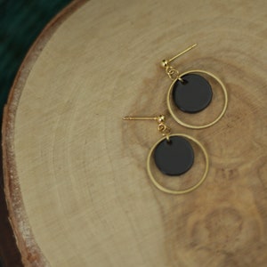 resin and brass circle earrings  // black earrings // geometric earrings // circles earrings // post dangle earrings