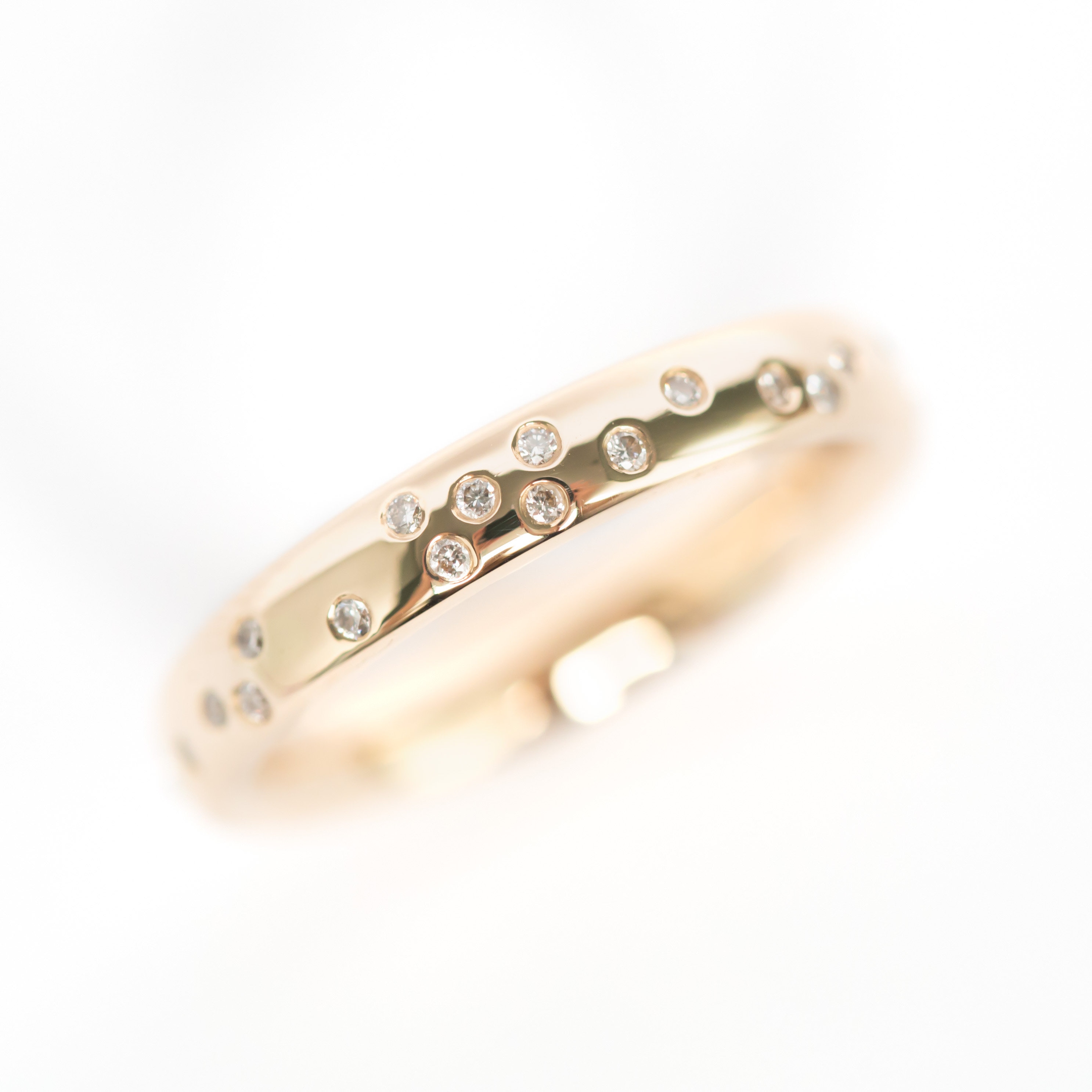 3mm Band in 18k Yellow Gold with Scattered White Diamonds