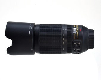 Vintage Nikon AF-S VR zoom-nikkor 70-300mm f/4.5-5.6G if-ed lens, lens caps, hood, w box