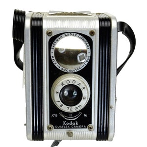 Kodak Duaflex camera with original box, with manual, manf 1947-1950, not working