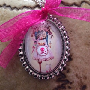 Gothic Halskette... Gothic Girl Cabochon, zerbrochene Puppe, Fetisch, Punk, Macabre, Rockabilly, Lolita, Hexe