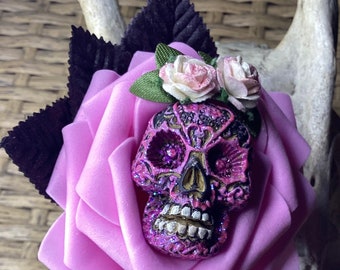 Sugar Skull and Pink Rose Hair Clip....Los Muertos, Lolita, Burlesque, Fetish, Punk, Gothic, Pin Up, Rockabilly, Day Of The Dead