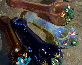 Frog Spoon Tobacco Pipe - Artisan Made Glass by Shawn Tucker - borosilicate - Oregon Made Functional Art