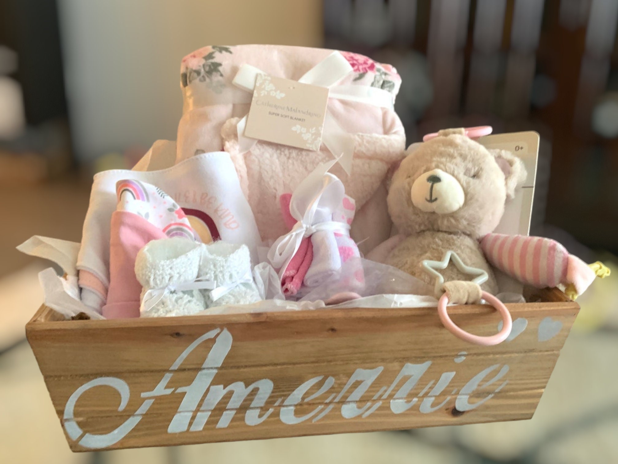 Baby Box Shop Baby Shower Gifts Girl - 7 Baby Essentials, Gifts for Newborn  Baby Girl - Welcome Baby Girl Gift Basket, Baby Girl Gift Set - Gift for