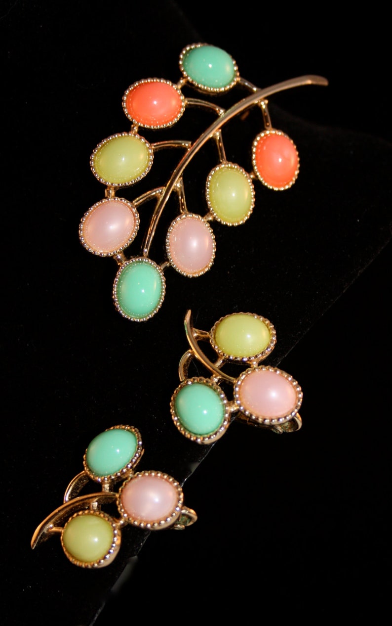 Candy Land Sarah Coventry Brooch 6557 and earrings 7557