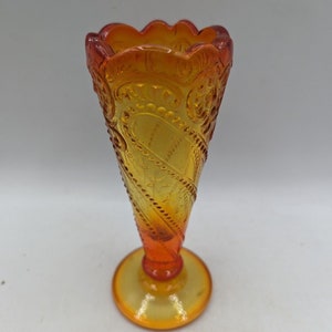 Amberina Footed Trumpet Style Bud Vase Scalloped Edge 6 1/4" Vintage