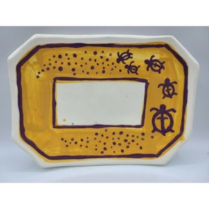 Signed Noelani Ceramic Sea Turtle Tray – Hawaiian Petroglyph Design – Ocean Decor Plate – Handmade Island Art Pottery Collectible