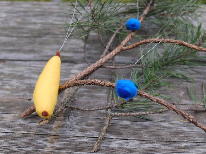 Xmas Tree Ornament Felt Banana with Hanging String Fruit Ornament Christmas Decoration Holiday Season Celebrate Holidays Christmas Gift