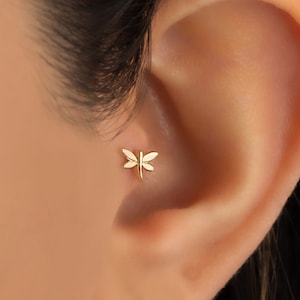 Delicato piercing all'orecchio/perno a forma di libellula in oro massiccio 14k