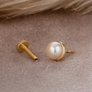 Delicado piercing de oreja/pendiente de oro macizo de 14 quilates con perla blanca redonda y solitario con rosca interna