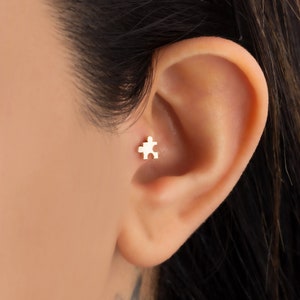 Delicado quebra-cabeça de ouro maciço 14k figura CZ piercing de orelha com parafuso/garanhão