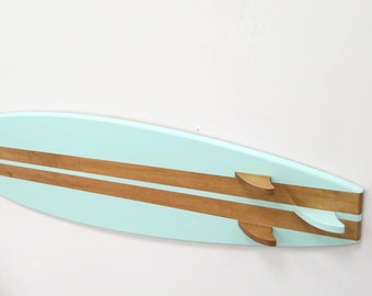 Mint muurkunst surfplank met vinnen - kustdecoratie op maat