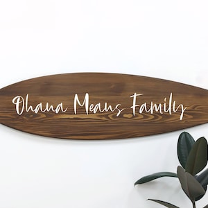 Letrero de inauguración de la casa Ohana significa familia Tabla de surf de madera natural Arte de pared Regalo de boda Regalo para el primer hogar