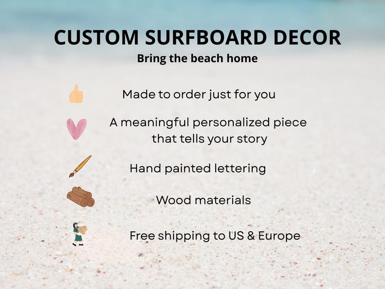 K&ouml;nnte beinhalten: Eine grafische Textanzeige mit dem Titel CUSTOM SURFBOARD DECOR und dem Untertitel Bring the beach home. Sie listet Merkmale auf wie Made to order just for you, A meaningful personalized piece that tells your story, Hand painted lettering und Wood materials.