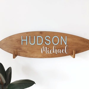 Letrero de tabla de surf personalizado en 3D de madera sobre la cuna, letrero con nombre, arte de pared de surf para bebé, decoración de guardería, baby shower, habitación infantil con temática playera