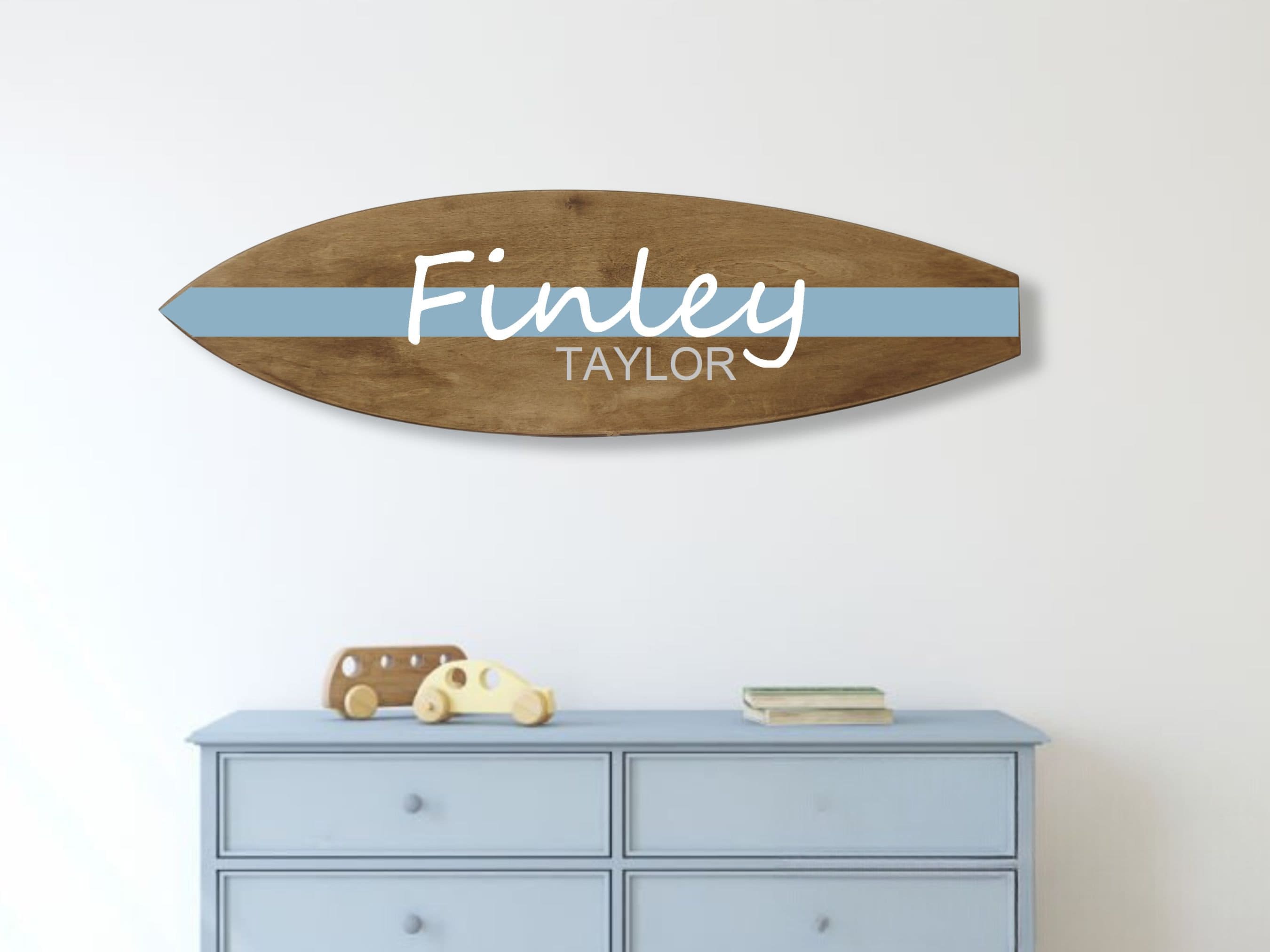 Prénom en bois, planche de surf, art mural au-dessus de la décoration de lit de bébé, décoration de chambre d'enfant, cadeau de shower de bébé, garçon sur le thème de l'océan