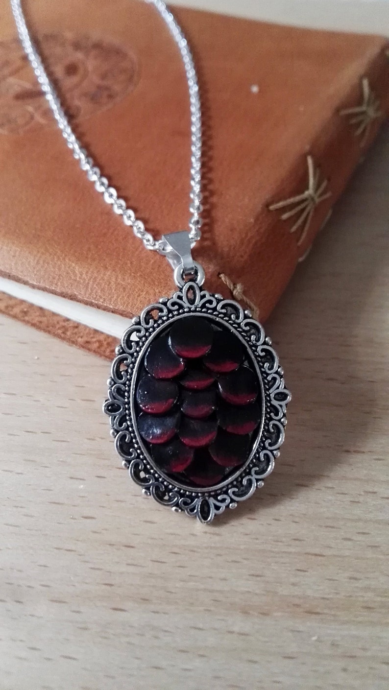 UK GREEN DRAGON EGG PENDANT NECKLACE Jewellery Gift Idea Gothic Steampunk Scale