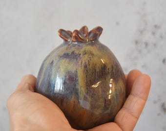 Kleine handgemaakte keramische granaatappel: Israëlisch judaica Bauhaus deco Rosh Hashana housewarmingcadeau