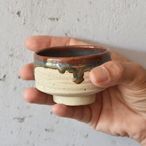 Japanische Matcha-Tasse aus Keramik: Kleine handgefertigte Chawan-Teetasse