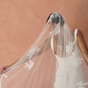 CAMILA One Tier Lace Veil, Mantilla Veil with Lace Appliques, Lace Wedding Veil, Romantic Lace Veil for Modern Brides, Modern Veil