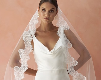 COLETTE I Mantilla Veil, One Tier Lace Edge Veil, Lace Veil with Chantilly Lace, Romantic Veil for Modern Brides, Bridal Veil Wedding