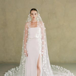Flora I | One Tier Bridal Veil with Flowers