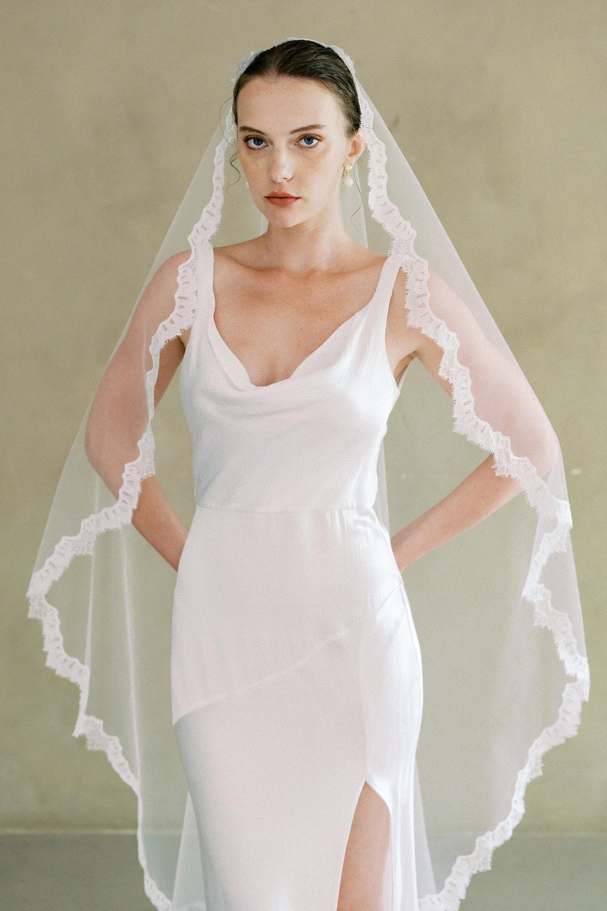 CELIA I - Mantilla Veil With Lace Trim, One Tier Lace