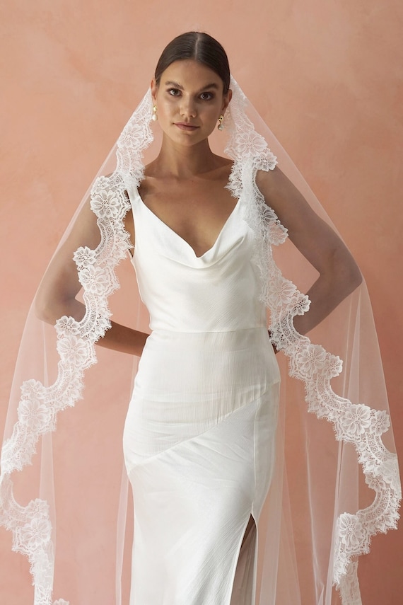 Colette I | One-tier Lace Wedding Veil Mantilla Style Colette I | One-tier Lace Wedding Veil Mantilla Style