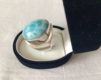 Grande anello ovale. Larimar pietra preziosa incastonata in argento 925 sterling. Usato. Gr.19