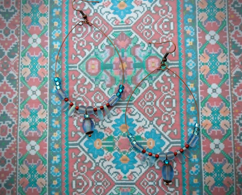 ethno gypsy earrings, blue and copper beads hoop earrings festival earrings tribal Large boho earrings copper tone memory wire hippy