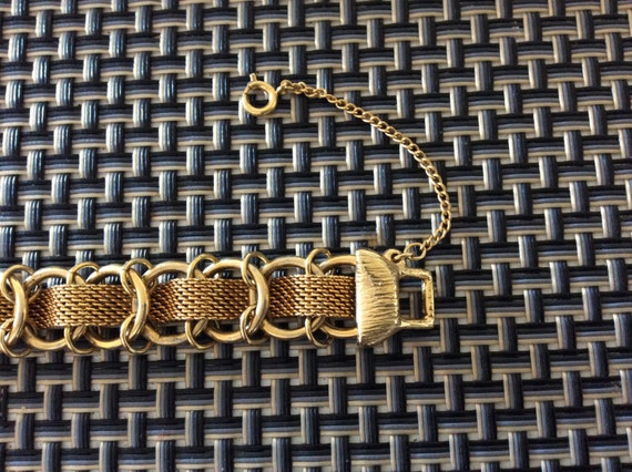 A 1950's Gold-Toned Mesh and Chain Bracelet Made … - image 5