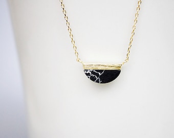 Gold Framed Black Marble Stone Circle Pendant Necklace Bridesmaid Gift Bridesmaid Necklace Simple and Modern Necklace