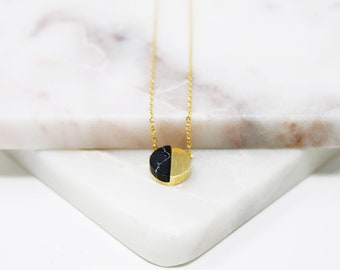 Gold Framed Black Marble Circle Pendant Necklace Bridesmaid Gift Bridesmaid Necklace Simple and Modern Necklace