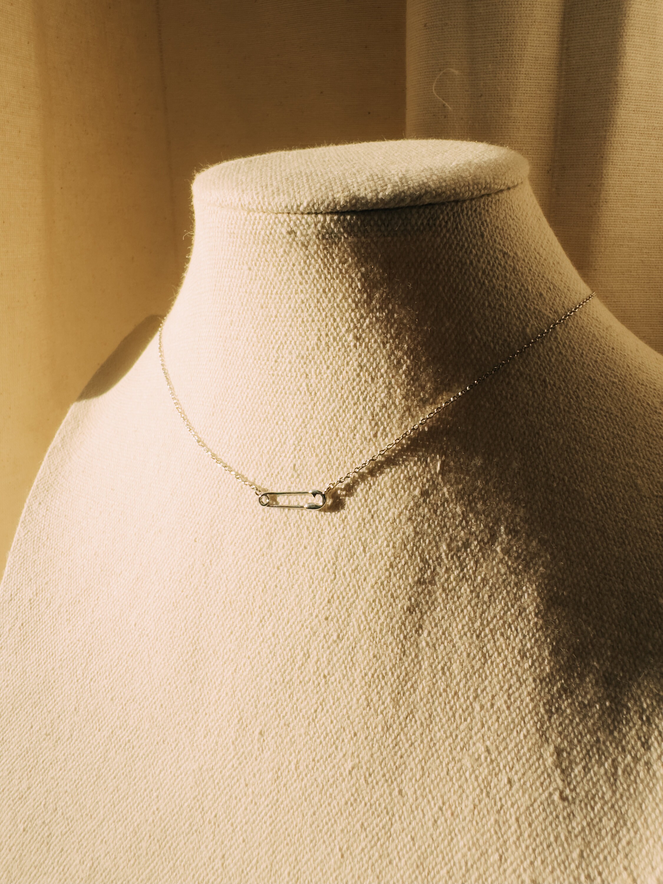 Collier Pendentif Épingle à Nourrice Vintage En Métal Doré - Longueur 50 Cm
