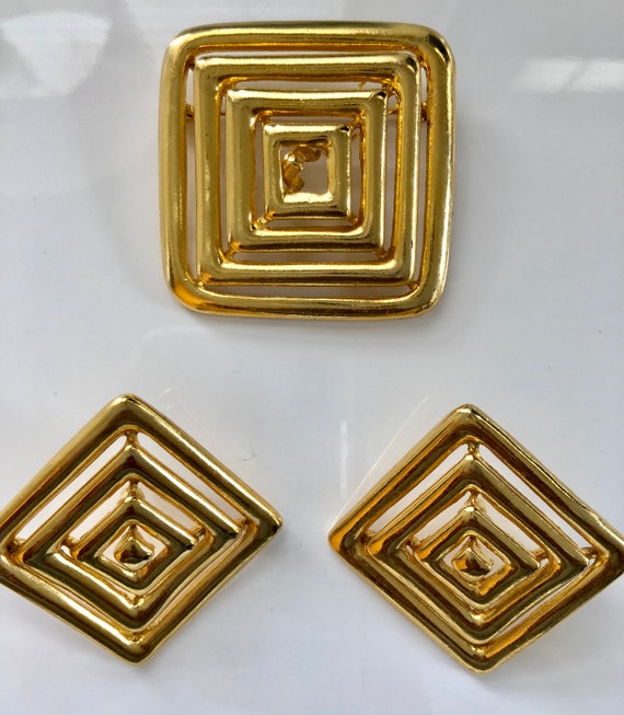 Gold-Tone "Square" Pierced Large Earrings and Lar… - image 7