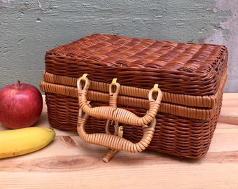 wicker lunch box