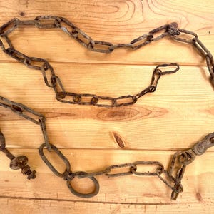 Rusty Iron Chain — Antique Industrial Scrap Metal — Vintage Steampunk Lighting Design/Metalworking Art Supplies