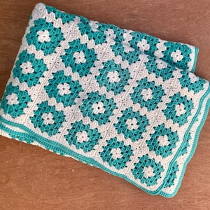 Vintage Crochet Afghan Blanket Green & White Geometric Floral Throw