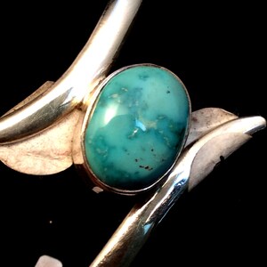 Graceful Sterling Silver Bracelet. Aquamarine, Lavender Stone or Tibetan Turquoise. Wave Design . free US ship