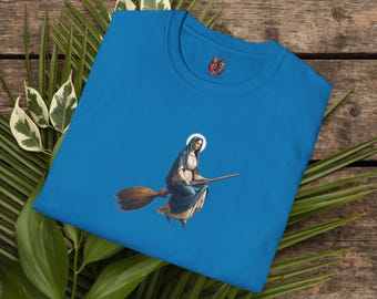 Satirisch Maria op een Bezem Grafisch Tee, Grappig Religieus Print tshirt, Premium Unieke Kleding