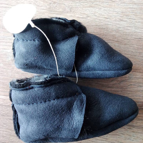 Chaussons bébé souple en peau lainée