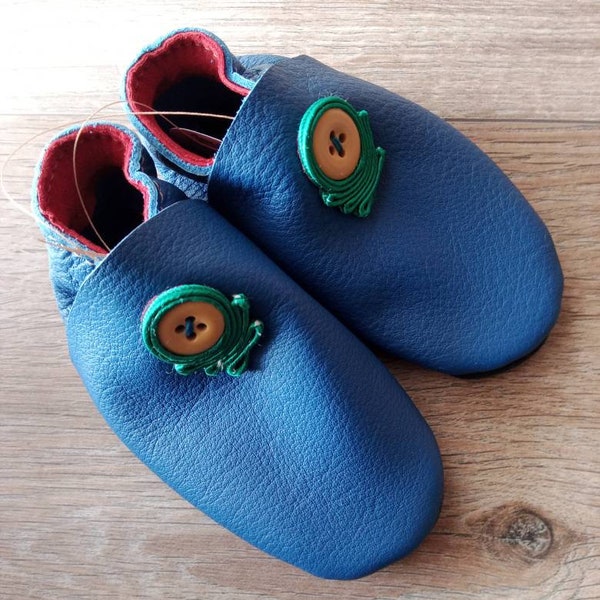 Chaussons souple en cuir bleu avec mouton intérieur