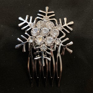 Silver Hair Comb, Snowflake Hair Comb, Winter Hair Comb, Holiday Hair Comb, Christmas Hair Comb, Snowflake Jewelry, Winter Jewelry