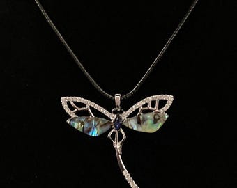 Collar de libélula, libélula de abulón, libélula plateada, libélula brillante, collar de insectos, colgante de libélula, joyería de libélula,